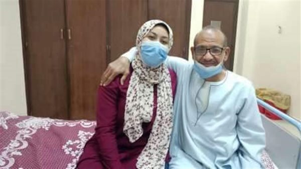 منة الله برفقة والدها