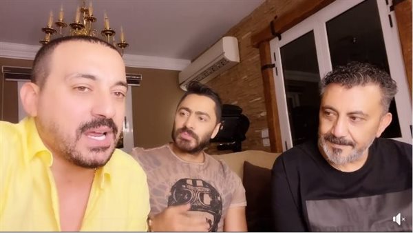 تامر حسني مع المطرب