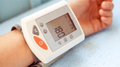 أبرزهم تقليل تناول الصوديوم.. تعرف على علاجات طبيعية لخفض ضغط الدم