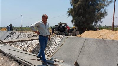 تبطين ترعتي أبو عيسى وأبو حسيبة في مطاي بالمنيا