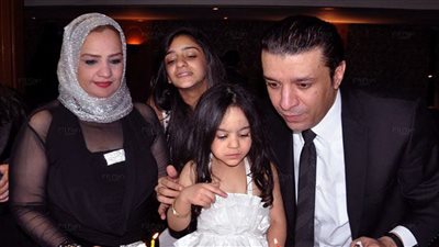 تعبانين وبنعمل إشاعات.. مصطفى كامل يكشف تطورات إصابته  وأسرته بـ كورونا