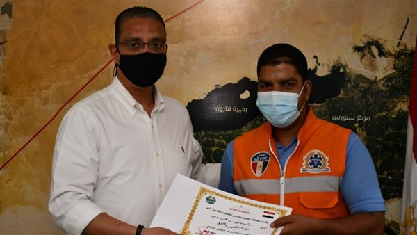 محافظ الفيوم يكرم