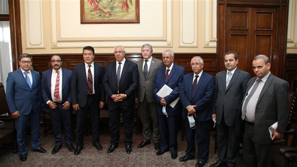 وزير الزراعة يستقبل