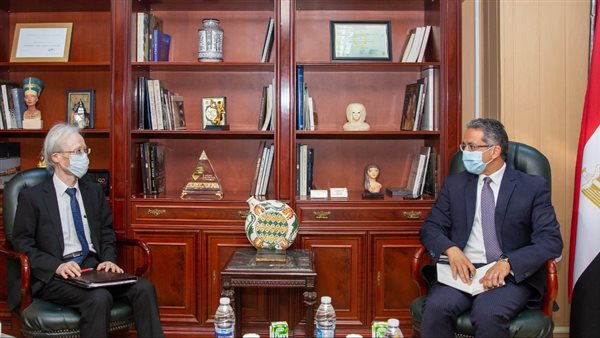 وزير الآثار يستقبل