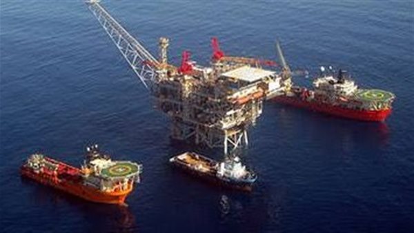 منصة بحرية في وسط