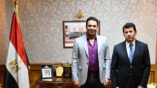 أشرف صبحي والصحفي