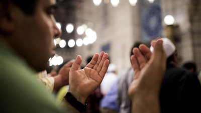 قبل السحور.. تعرف على دعاء نية الصيام.. وهل يجب تكراره يوميًا في رمضان؟!