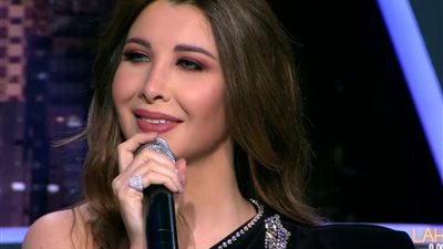 نانسي عجرم تقلد هيفاء وهبي بطريقة مضحكة في غنوة “قالولي عنه كلام” (فيديو)