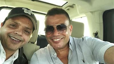 محمد هنيدي يسخر من إعلان عمرو دياب الجديد بهذه الصورة