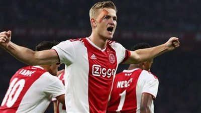 رأسية دي ليخيب.. أياكس يتقدم بالهدف الأول على توتنهام (فيديو)