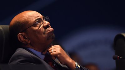 السودان يحقق مع الرئيس المعزول عمر البشير بتهمة مشاركة الإخوان في إنقلاب 1989