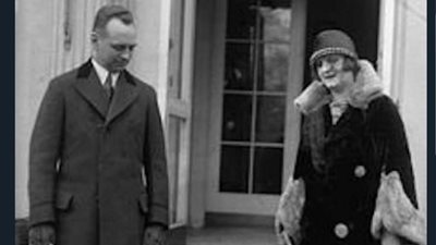 شمبانزي وراء فصل مقدم برامج إذاعية مشهور