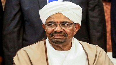 صحفية سودانية تتحدى البشير وتنشر مستندات خاصة بأراضي أفراد أسرته (صور)
