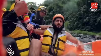 بعد دقائق.. فرجاني ساسي ضحية الحلقة الرابعة من برنامج رامز في الشلال (فيديو)