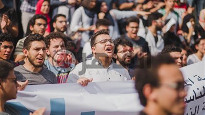 طلاب جامعة النيل يتظاهرون بسبب تكرار الحوادث