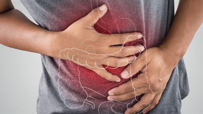 تعرف على أسباب وأعراض انتفاخ القولون (فيديو) 