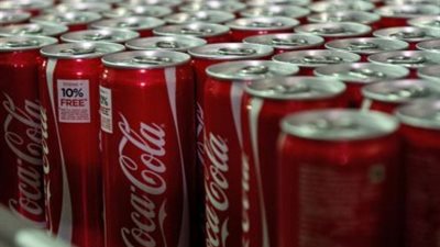 الأهلي والزمالك والإسماعيلي.. كوكاكولا تطرح “كانزات” عليها شعار الأندية المصرية (صورة)