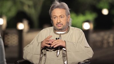 نور الشريف يشكو من تمرد جيل الشباب.. و”الحاج متولي” ينصره