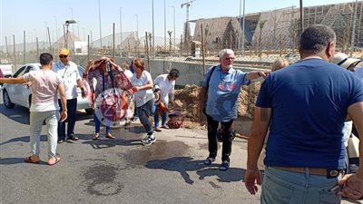 وزيرة السياحة ومحافظ الجيزة يتفقدان مصابي انفجار عبوة ناسفة بالقرب من المتحف المصري الكبير