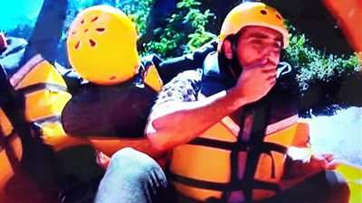 شاهد.. كيف واجه الفنان محمد الشرنوبي مقلب “رامز في الشلال” (فيديو)