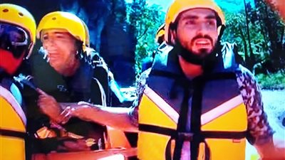 رامز جلال يسخر من محمد الشرنوبي: “كأنه بيسلك مجاري شارعهم” (فيديو)