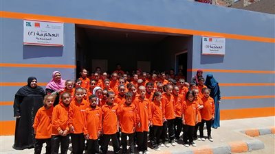 أورنچ مصر تكثف حملاتها الخيرية في رمضان بترميم وتجديد المدارس والمنازل في قرى الصعيد