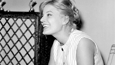 نادية لطفي تمنع آمال العمدة من دخول غرفة رشدي أباظة في المستشفى