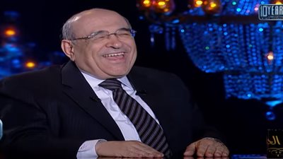 مصطفى الفقي يروي موقف كوميدي مع الرئيس الأسبق حسني مبارك في صلاة العيد (فيديو)