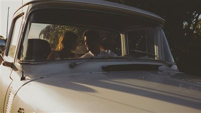 القبض على برلمانية تشرب الخمر مع صديق لها فى نهار رمضان