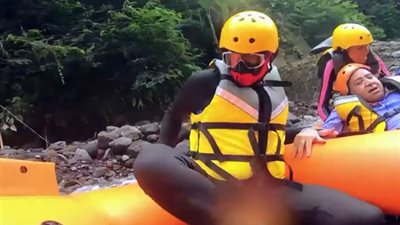 “شاري الجزمة من الرويعي”.. شاهد سخرية رامز جلال من الناقد طارق الشناوي (فيديو)