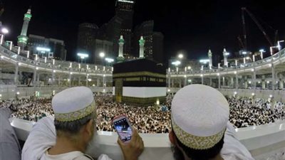 إمام الحرم المكي: أدعو الرجال إلى مناداة النساء بأسمائهن.. وعدم الفصل بيننا وبينهم في الصلاة (فيديو)