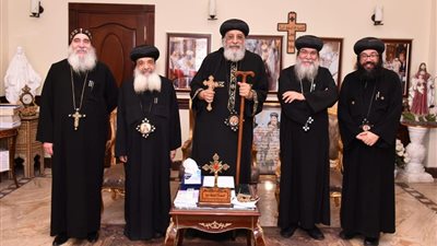 البابا يستقبل الأنبا مكاريوس لمناقشة التصور الأخير لمستقبل إيبارشية المنيا