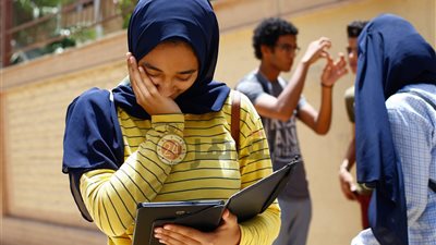 طلاب أولى ثانوي يشكون صعوبة امتحان “الكيمياء”