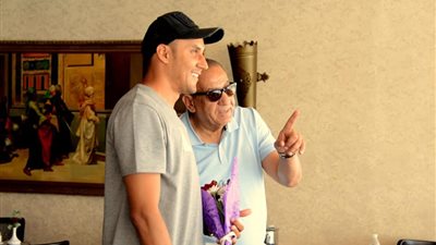 شاهد حارس ريال مدريد يواصل رحلته السياحية في الغردقة برفقة أبو علي (صور)