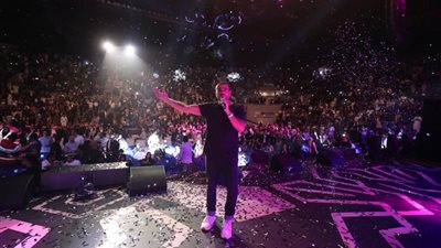 تركي آل الشيخ ينشر صورًا لحفل عمرو دياب بجدة