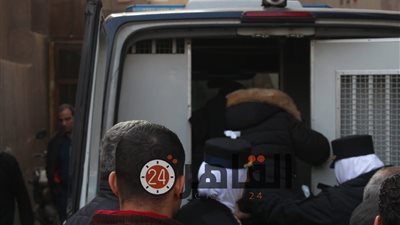 وصول منى فاروق وشيما الحاج إلى قسم مدينة نصر تميهدًا للإفراج عنهما