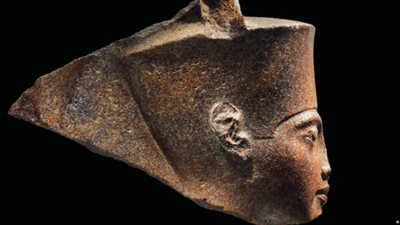 عمرو أديب يدعو لوقفة احتجاجية لوقف بيع رأس تمثال الملك توت عنخ آمون (فيديو)