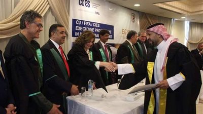جامعة القاهرة تحتفل بخريجي دبلومة الفيفا (صور)