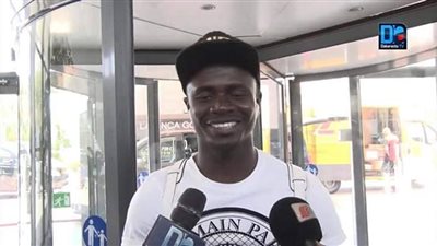 شاهد – وزير الرياضة يداعب ساديو ماني (فيديو)