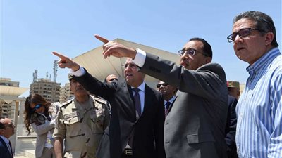 رئيس الوزراء يتفقد معرضاً لمنتجات الحرف اليدوية ومشروعات المدن الجديدة