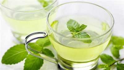 6 مشروبات تقضي على “انتفاخ المعدة”