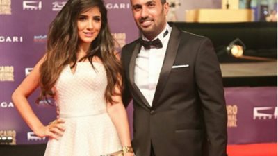 محمد سامي عن زوجته مي عمر: “ناجحة ومكسرة الدنيا من غيري” (فيديو)