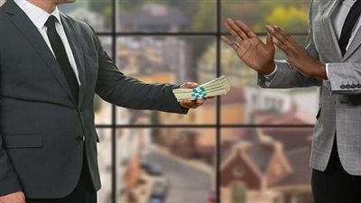 دراسة تؤكد: البشر أكثر أمانة مما نظن