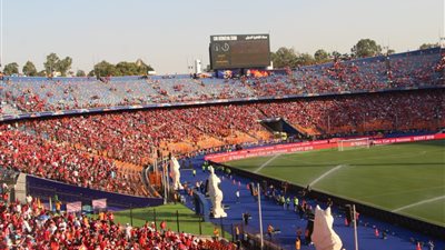 شاهد لقطات خاصة لجماهير منتخب مصر داخل ستاد القاهرة قبل افتتاح أمم إفريقيا (فيديو)