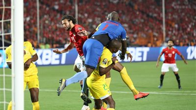 الشوط الأول| منتخب مصر يتقدم على زيمبابوي بهدف تريزيجيه