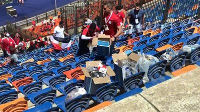 السيسي يعلق على تنظيف المشجعين للمدرجات: فخور بالنموذج المحترم للشباب (صور وفيديو)