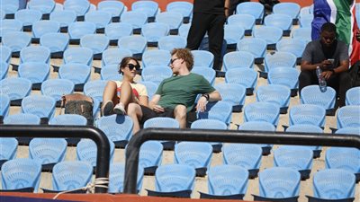 شاهد – “حالة حب” بين جماهير جنوب إفريقيا بملعب السلام (صور)