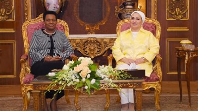 انتصار السيسي تستقبل سيدة بوروندي الأولى أثناء زيارتها لمصر (صور)