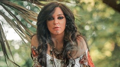 شاهد جلسة تصوير غريبة لـ”سولاف فواخرجي” (صور)