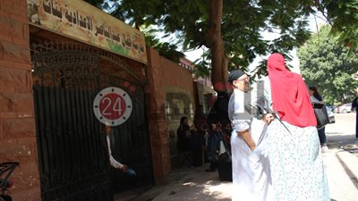 بدء خروج طلاب مدرسة جمال عبد الناصر الثانوية من اللجان: “الجغرافيا سهلة”
